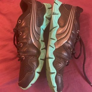 Puma sneakers size 9 shock absorber bottom